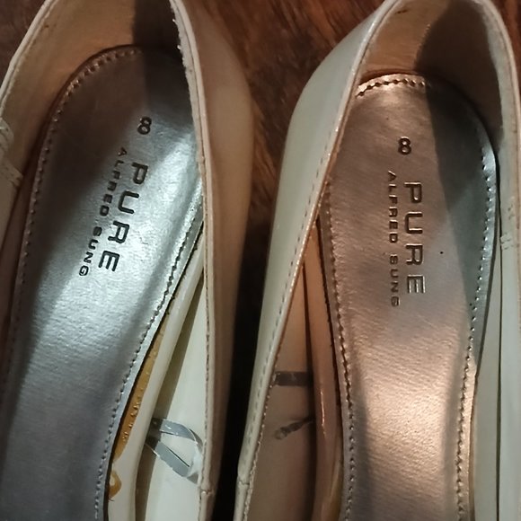 Taupe color Heels - Picture 3 of 5